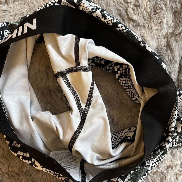 Nike spandex shorts - Picture 3 of 4